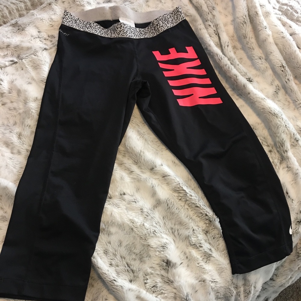 🐼❤️Nike Dri fit capri legging